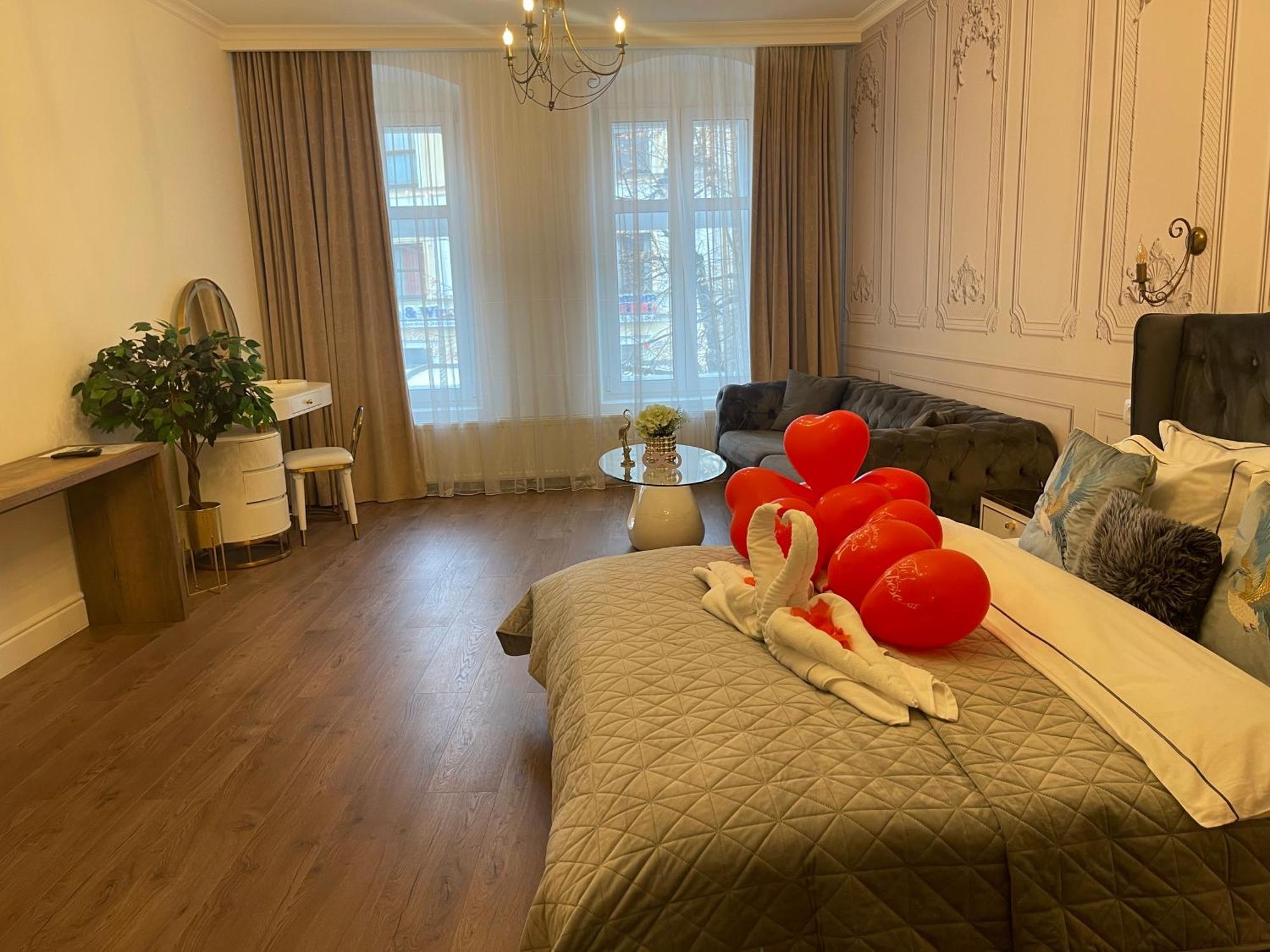 Luxuroom