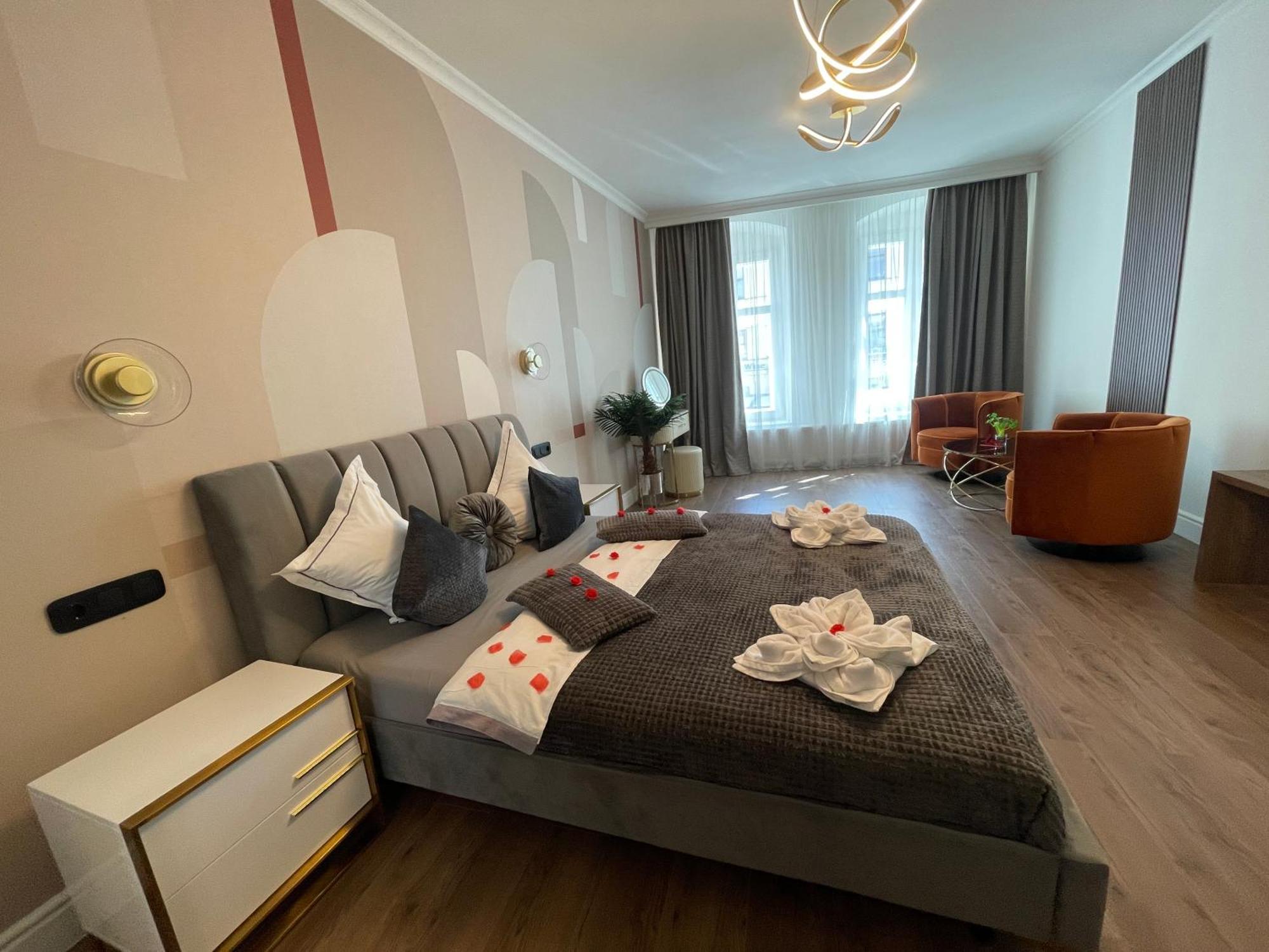 Luxuroom *