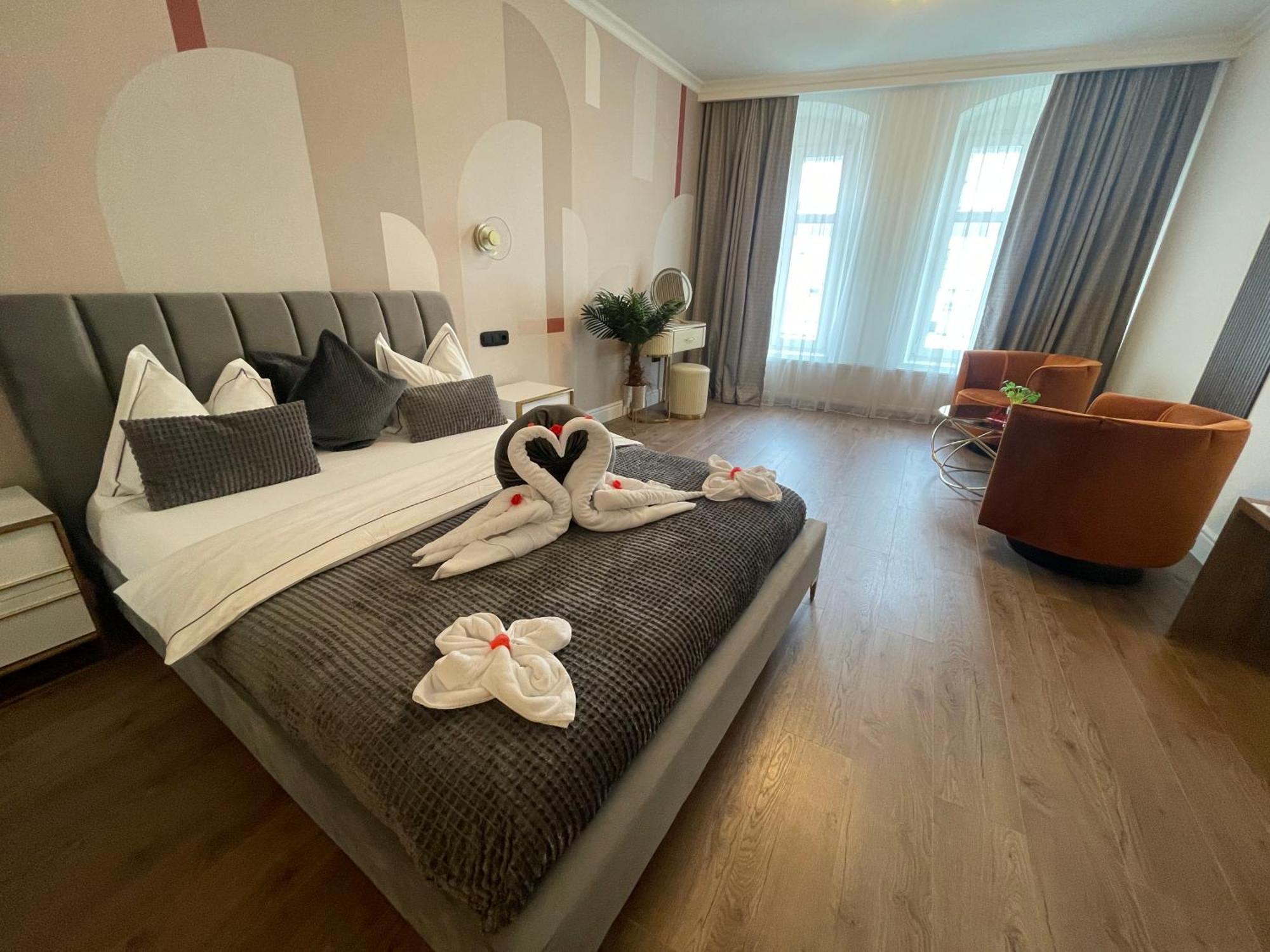 Luxuroom